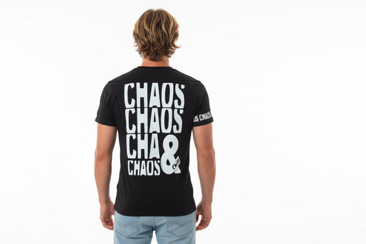 Schwarzes Herren Shirt mit lässigem Spruch und großem Print und Details auf Arm und Brust von hinten