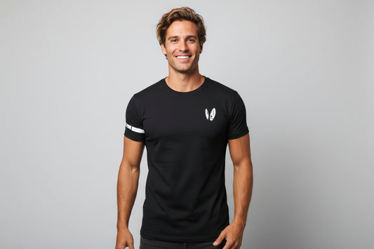 Schwarzes Herren Baumwol Shirt im Surfer Style mit Wellen und Boards als Details von vorn